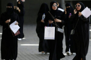 Arabia Saudita permite a mujeres vivir independientemente sin obtener permiso de un guardián