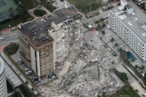 El número de muertos en colapso de Florida se eleva a 4