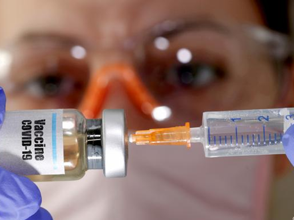 Autoridades proyectan vacunar al 70% de la población en 60 días
