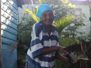 Doña Rosa de 110 años aún espera la visita de primera dama en Hato Mayor