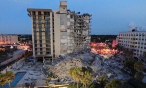 Al menos un muerto y 99 desaparecidos en derrumbe de un edificio en Miami