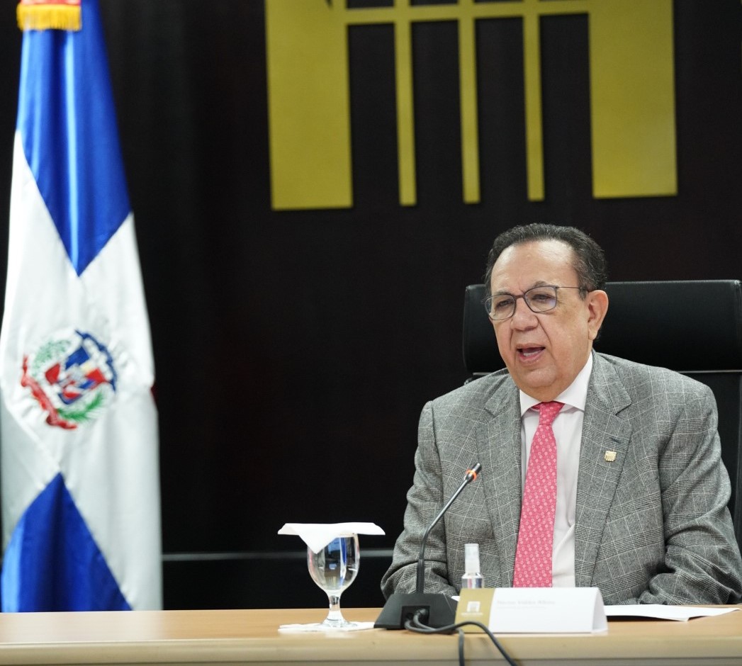 Gobernador Héctor Valdez Albizu...