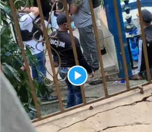 VIDEO | Denuncian agentes PN golpean salvajemente a joven en Jarabacoa, La Vega