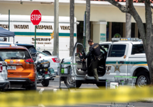 Tres muertos, entre ellos un niño, en un tiroteo en un supermercado de Florida
