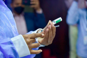 Raquel Peña anunció este jueves al país que se requiere aplicar una tercera dosis de la vacuna contra la COVID-19 para reforzar la inoculación