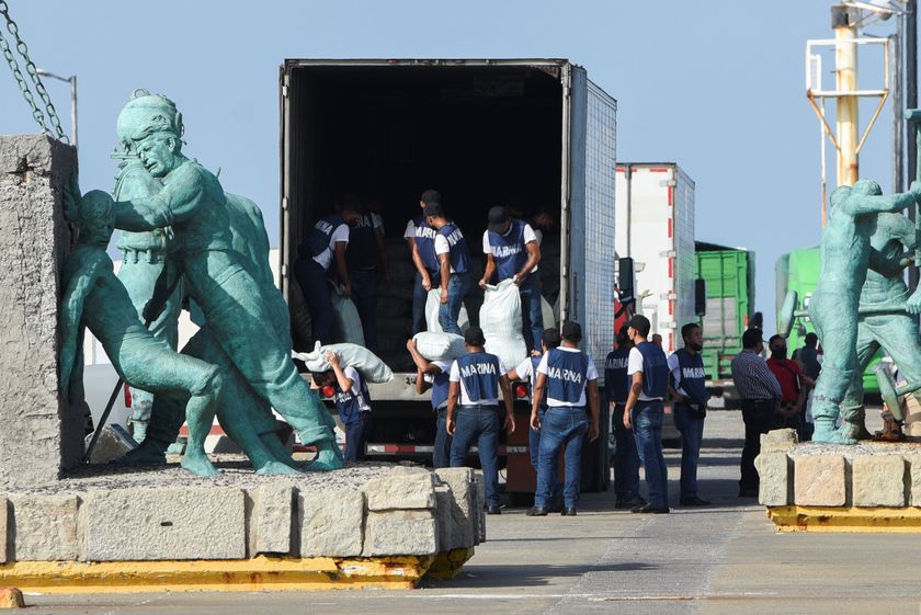 México enviará dos barcos con alimentos y ayuda a Cuba
