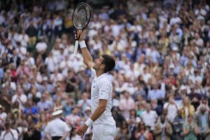 Federer y Djokovic despiden el 'Lunes Loco' con victorias