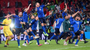 Italia jugará la gran final de la Eurocopa en Wembley el próximo domingo después que elimina a España en los penaltis tras un encuentro igualado