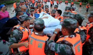 Aumentan a 51 los muertos por inundaciones en el centro de China