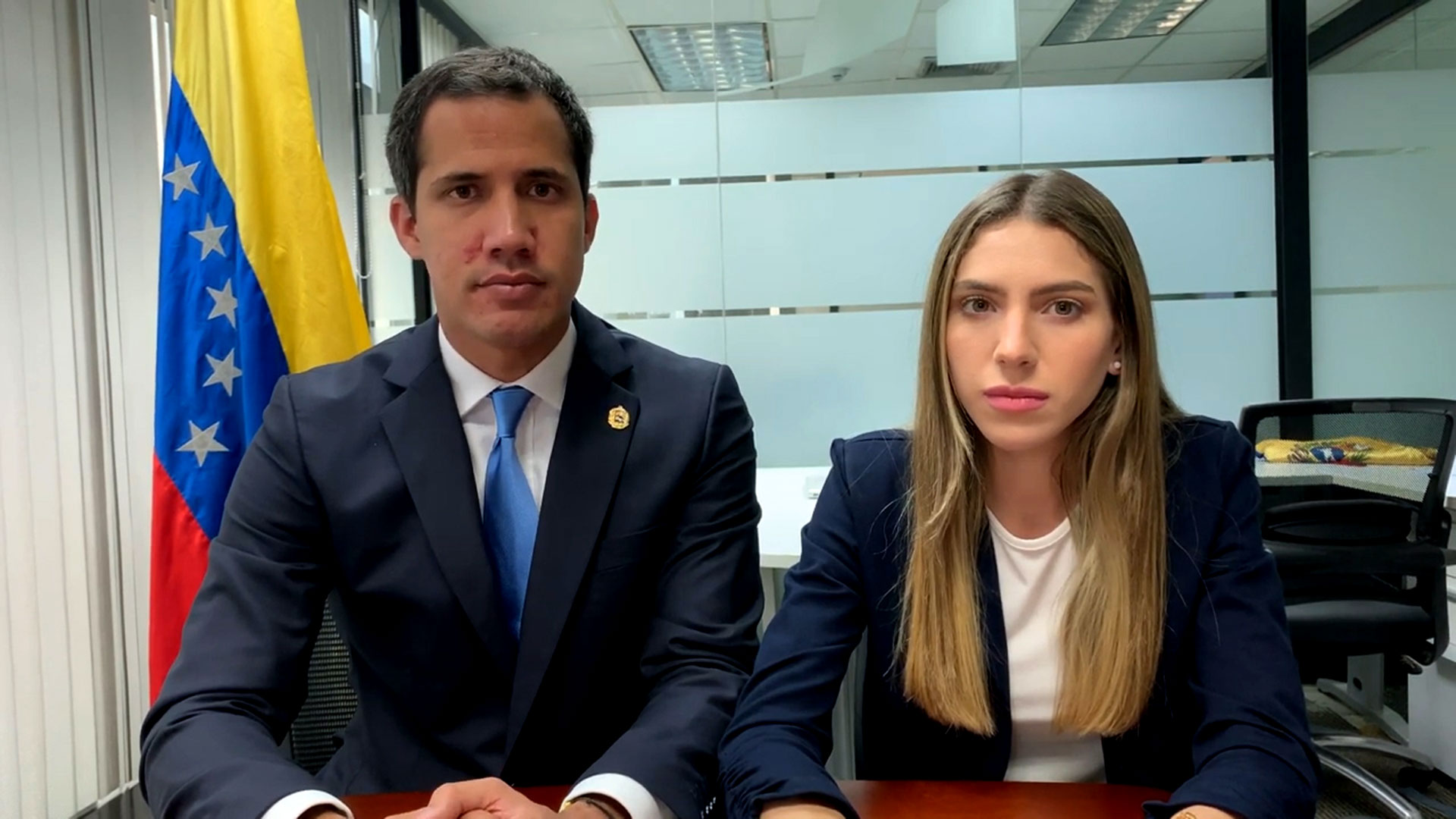 Según esposa de Guaidó, Policía venezolana llega a su casa para detenerlo