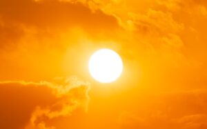 Temperaturas calurosas y lluvias limitadas debido al polvo del Sahara