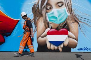 Holanda fortalece normas contra COVID-19 para vacacionistas
