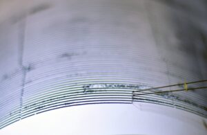 La Red Sismológica Nacional (RSN) informó que el sismo tuvo una magnitud de 7 en la escala de Richter, con epicentro en aguas del Pacífico panameño, 113 kilómetros al sur de la localidad costarricense de Punta Burica, y se originó a 10 kilómetros de profundidad. EFE/Ulises Rodríguez/Archivo