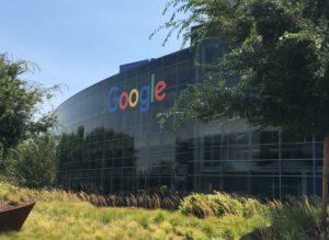 Google pagará 3 millones de rublos por violar ley de almacenamiento de datos