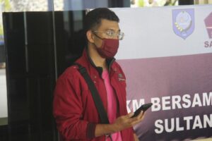 Hombre con coronavirus se disfraza para abordar avión en Indonesia