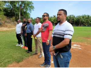 Alcalde de Las Terrenas entrega play a comunidad El Portillo