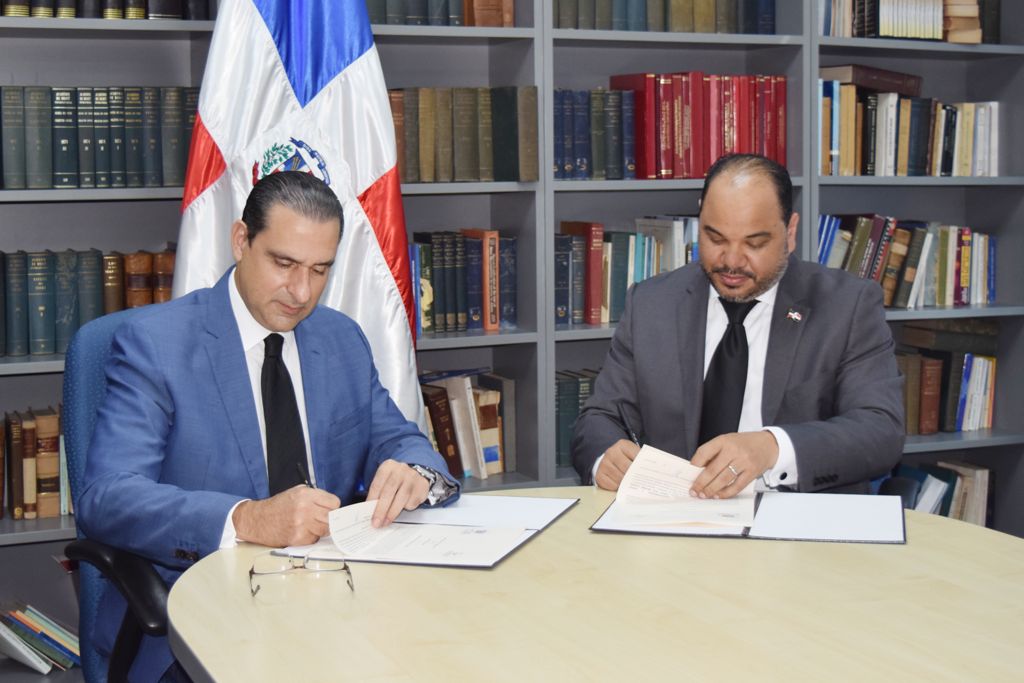 Defensor del Pueblo y FINJUS firman acuerdo de cooperación