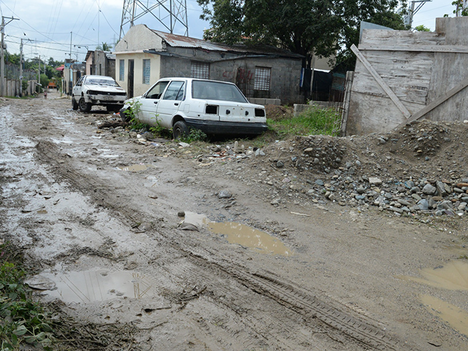 Residente solicitan arreglo de sus calles en San José, Los Alcarrizos