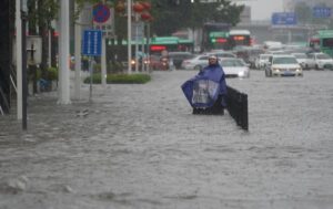 Más de 10 mil evacuados por inundaciones en China