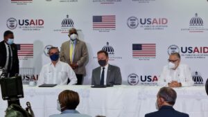 EE.UU y Estado dominicano firman acuerdo bilateral para desarrollo de RD 