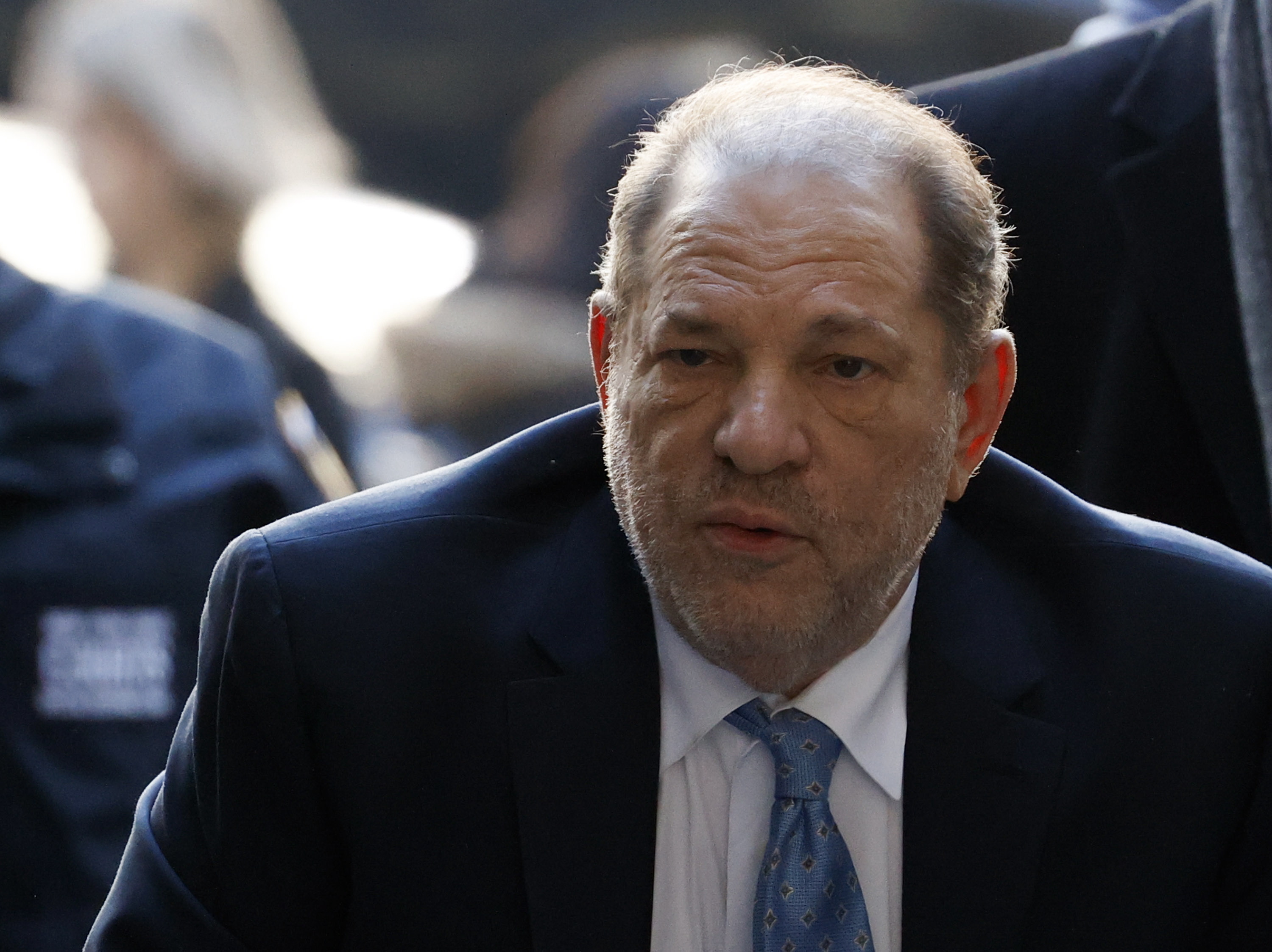 Weinstein es extraditado a California; enfrentará cargos de violación