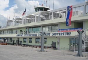 Cierran aeropuerto de Puerto Príncipe tras el asesinato del presidente