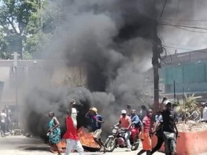 Denuncian saqueos durante disturbios en Haití