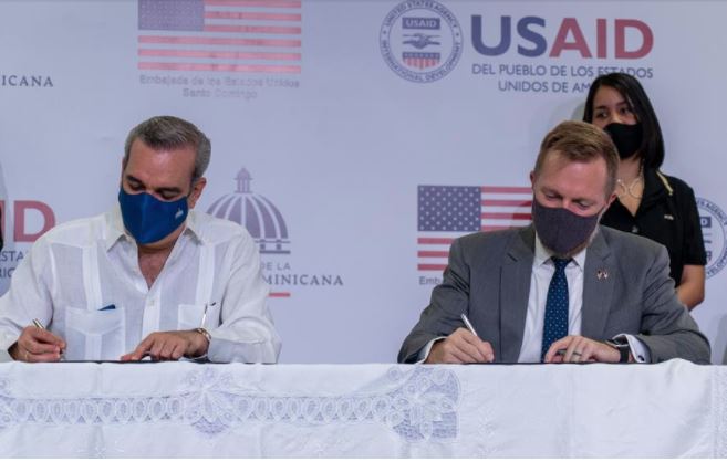 Estados Unidos y la República Dominicana firman acuerdo bilateral por 251 millones de dólares