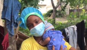 Joven madre de tres niñas y que vive en condiciones paupérrimas pide ayuda