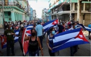 La SIP condena agresiones contra periodistas y corte de internet en Cuba
