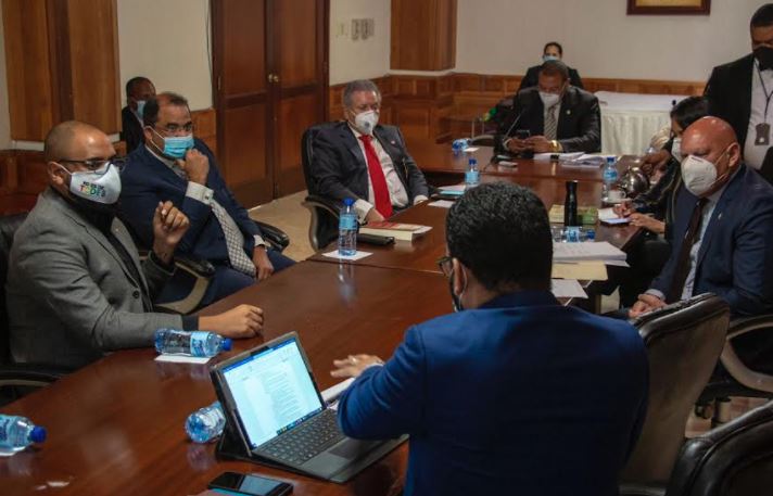 “RD Es De Todes” se reúne con senadores para explica razones de inconstitucionalidad del Código Penal