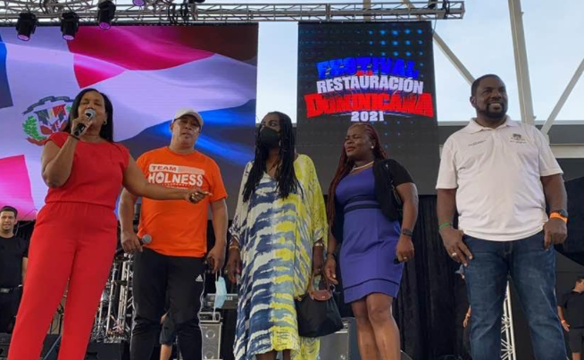 Artistas dominicanos calientan en FL industria de espectáculos con presentación Festival Restauración