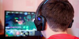 China limita el acceso de menores a videojuegos en línea