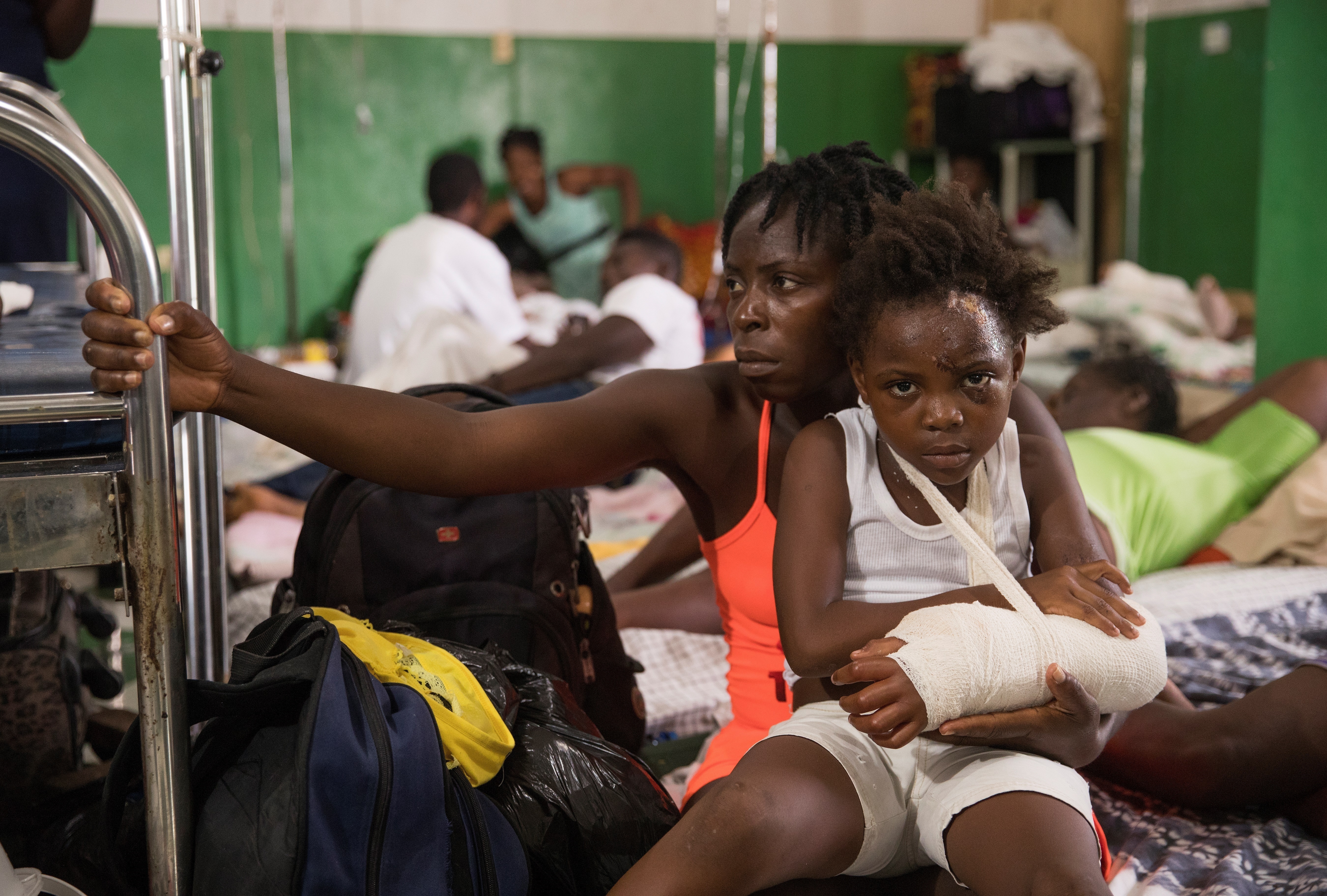 Gritos desgarradores resuenan en hospitales tras el sismo de Haití
