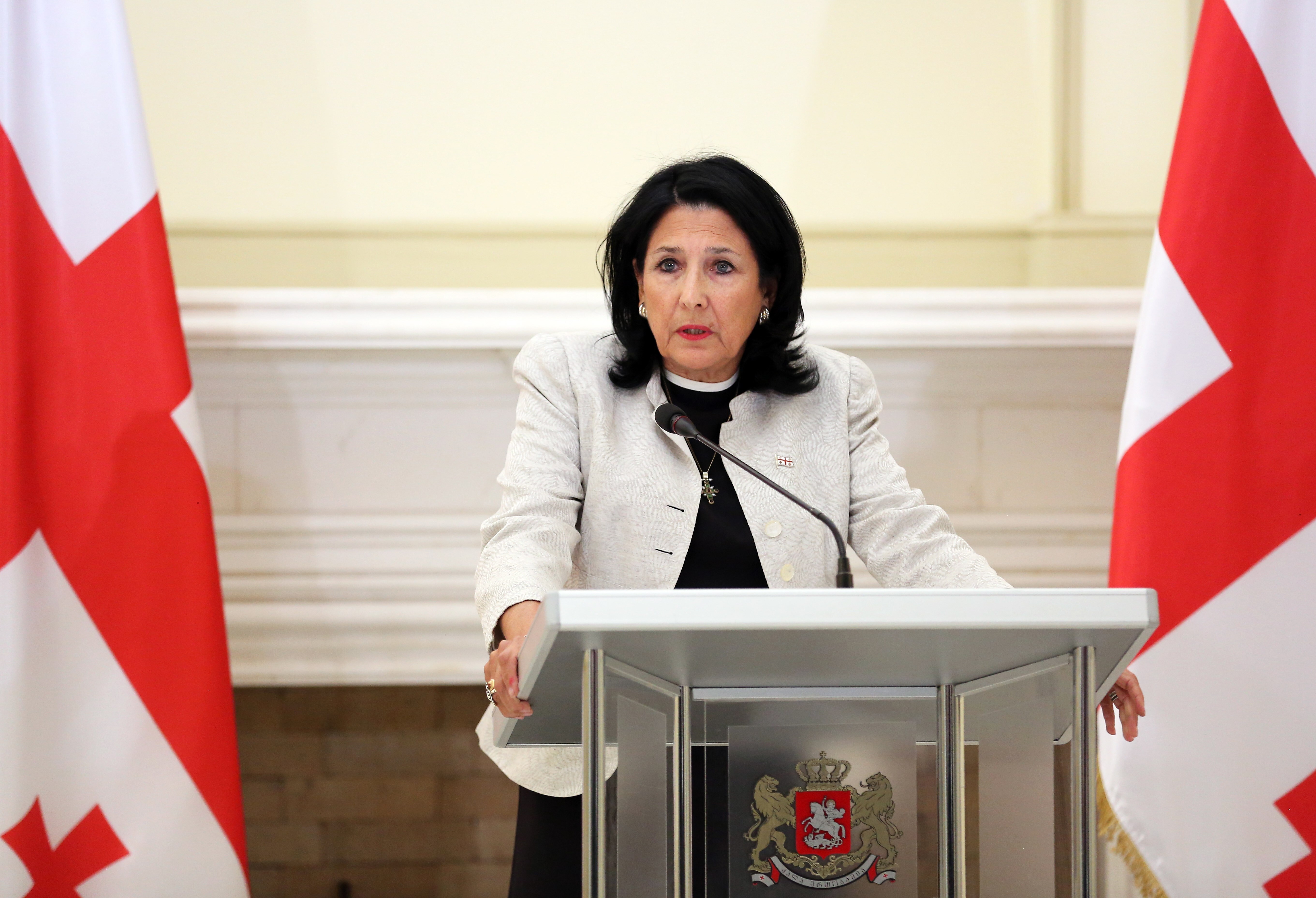 La presidenta de Georgia, pide a Rusia revocar el reconocimiento de la independencia de las repúblicas separatistas