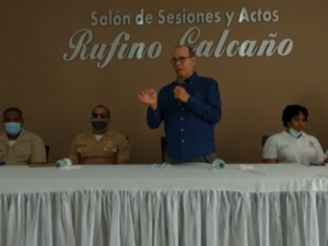 Alcalde de Sánchez llama a la población vacunarse para salir del toque de queda