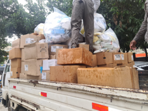 Fundación Cruz Jiminián envía camiones de medicamentos, camas y ropa para Haití