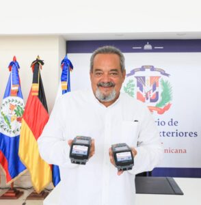 Consulado dominicano en LA primero en aceptar pagos con tarjetas