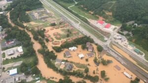 Inundaciones en Tennessee dejan 22 muertos y decenas desaparecidos