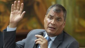 Interpol niega por tercera vez petición de alerta roja contra Rafael Correa
