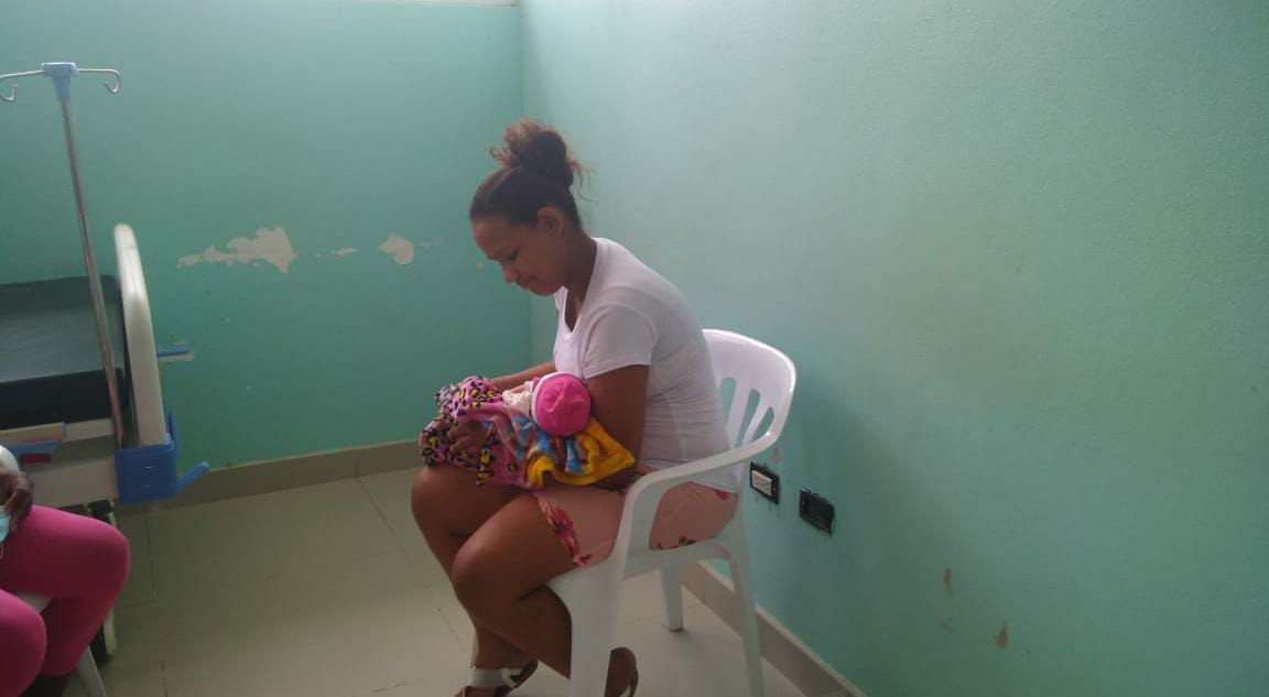Denuncian MP mantiene mujer detenida después dar a luz en Samaná