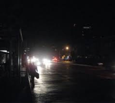 Largas tandas de apagones afectan distintos barrios de Sabana Perdida