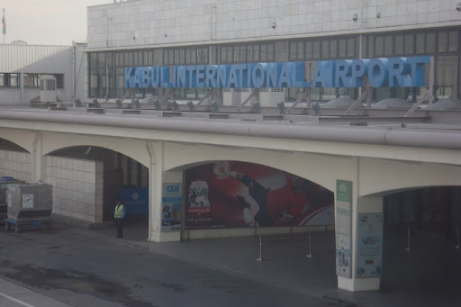 La OTAN protege aeropuerto de Kabul en plena estampida de embajadas occidentales