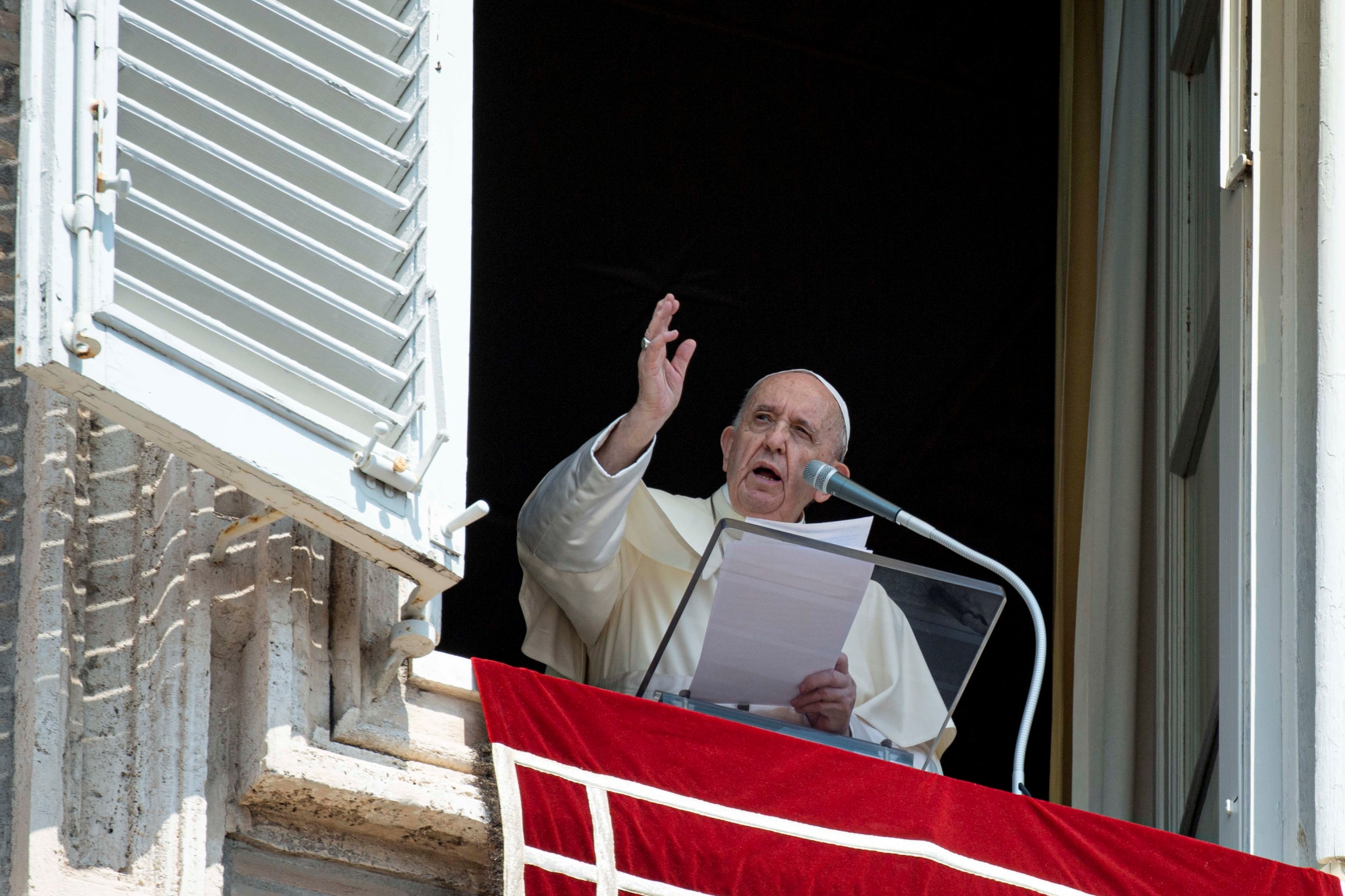 El papa envía una ayuda inicial de 200.000 euros a Haití