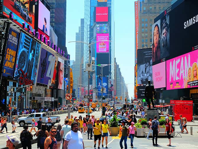 Policía evacúa temporalmente Times Square por paquete sospechoso