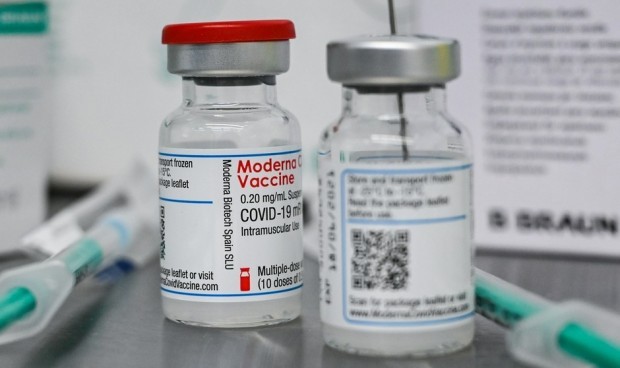 Japón bloquea 1.6 millones de vacunas de Moderna por contaminación