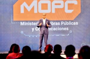 Presidente Abinader encabeza presentación realizaciones del MOPC en el primer