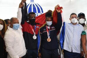 Autoridades reciben a atletas dominicanos que participaron en Tokio 2020