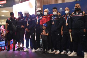 Equipo de béisbol RD regresa al país tras bronce en Tokio 2020