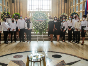 Ética e Integridad celebran su noveno aniversario con ofrenda floral 